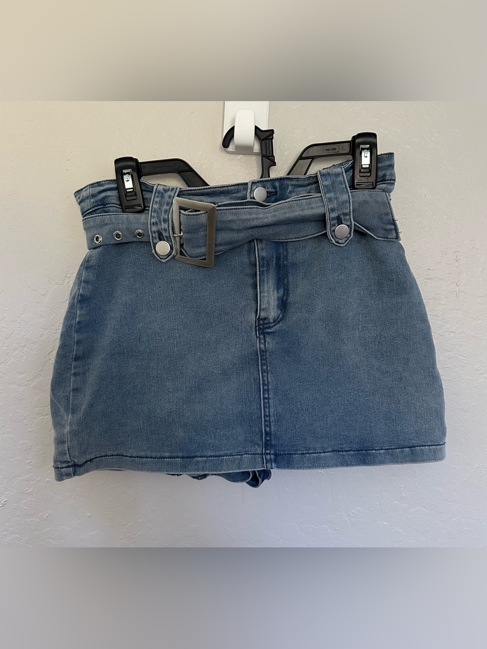 Fashion Nova Belted Denim Micro Mini Skort Size Large Light Wash 13”